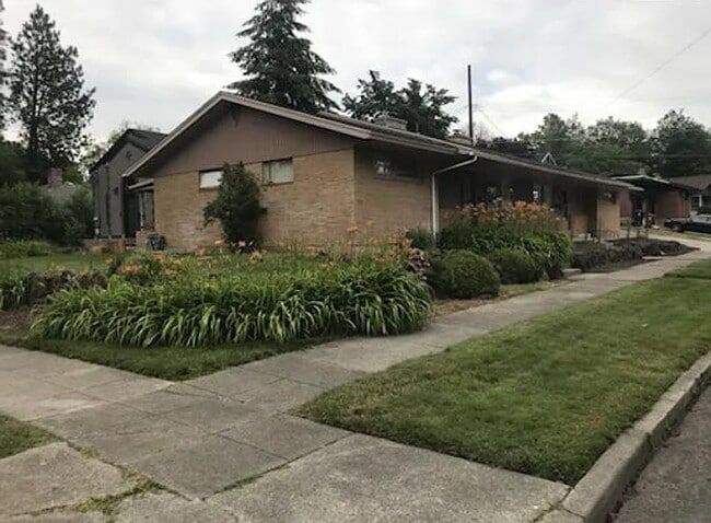 Building Photo - Manito House Unit 107