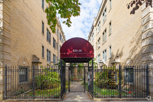 Photo - 520-28 W. Surf St.