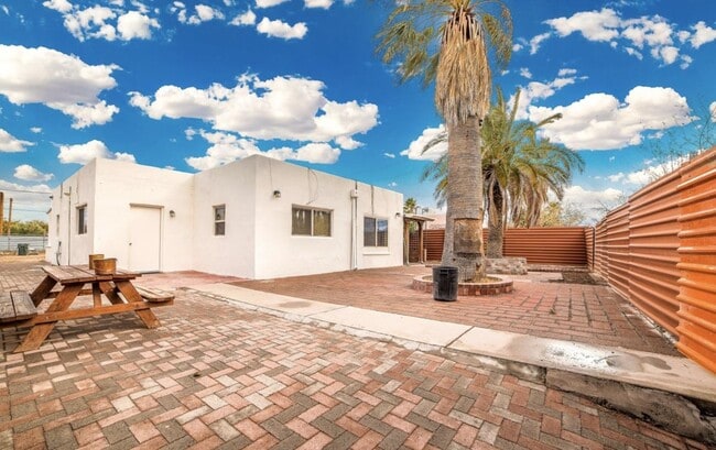 Photo - 415 E 23rd St Unit 1