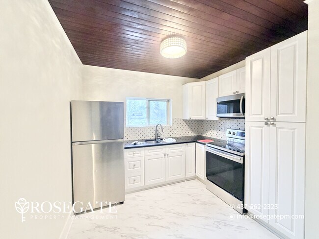 Photo - Spacious 2-Bedroom + Den Apartment with Parking in Downtown Kitchener Unit 2