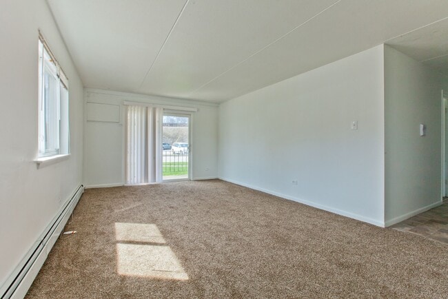 Photo - 10 W 137th ST Riverdale, IL 60827