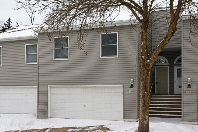 Building Photo - Beautifully Updated 3-Bed 2-Bath Townhouse in Savage - Available Now!