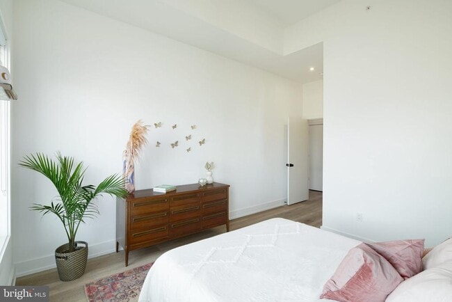 Photo - 5013 Springfield Ave Unit 512