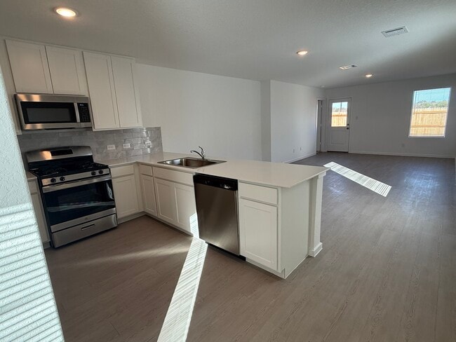 Photo - 5720 Mangas Cir