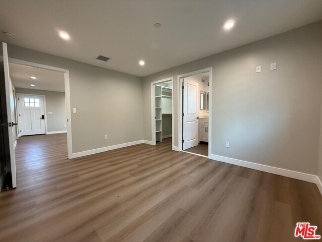 11947 Victory Blvd