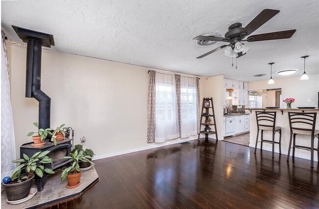 Photo - 1505 Thayer Dr