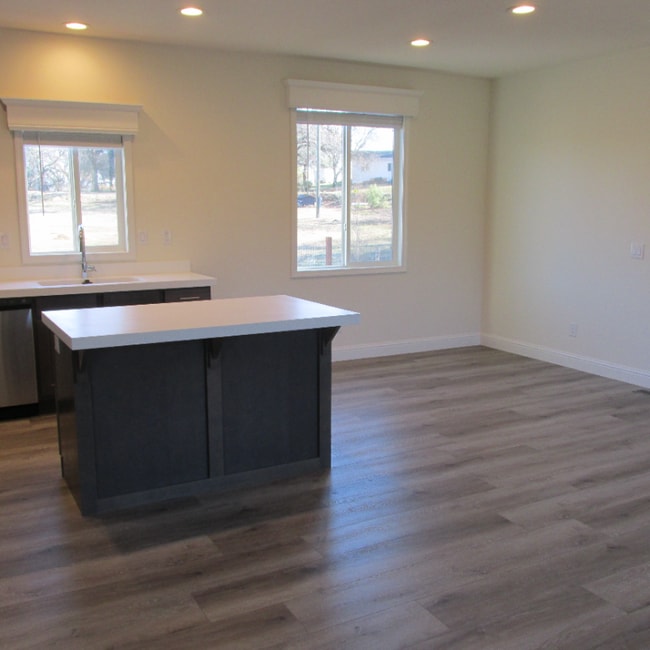 Photo - 5067 Fruitvale Rd