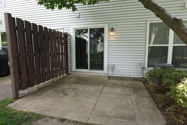 Photo - 1070 Woodhill Ct