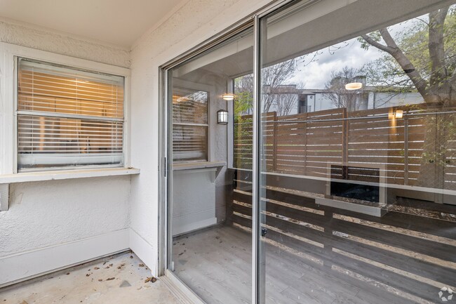 Dunmore, Fort Worth, TX - 1 habitación, 1 baño, 696 pies cuadrados, patio.jpg - Dunmore