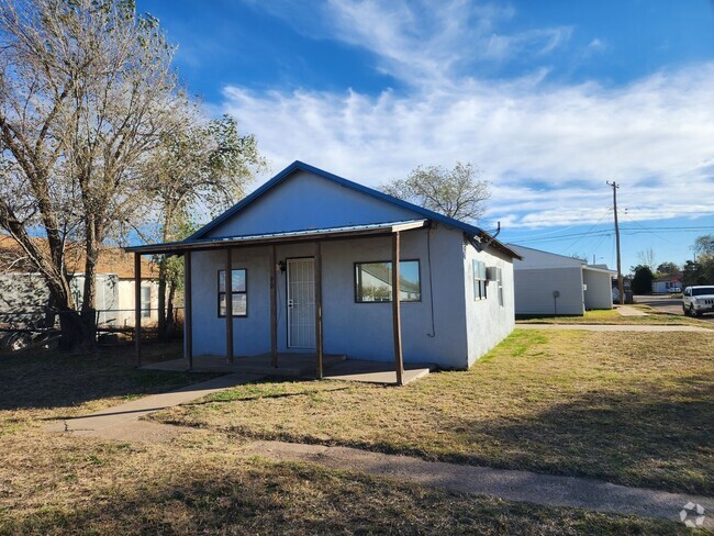 Building Photo - 900 E Danube St Rental