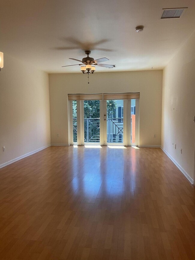 Building Photo - 325 NE 2nd Ave Unit 203 Rental