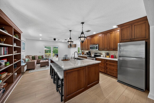 Photo - 510 NE 8th Ave