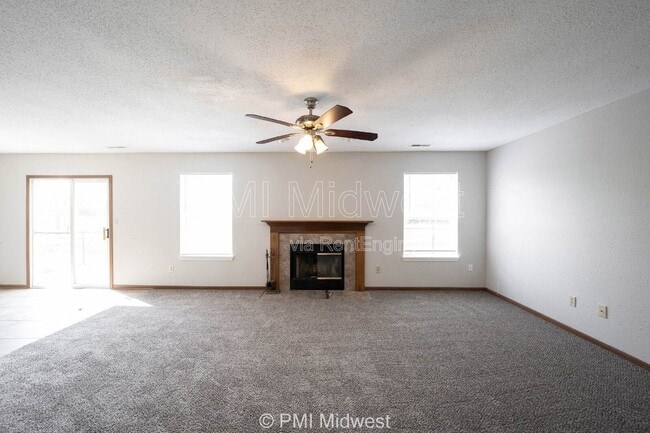 Photo - 10325 Liverpool Way