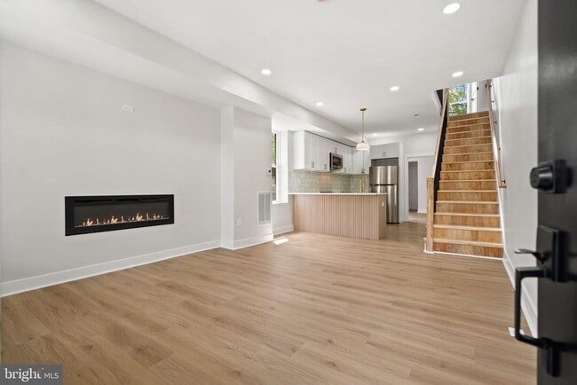 Photo - 711 McCabe Ave
