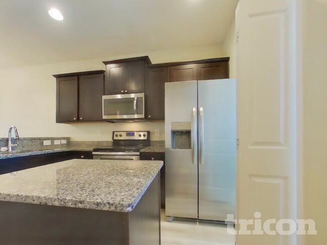 Photo - 404 Riverwood Ct