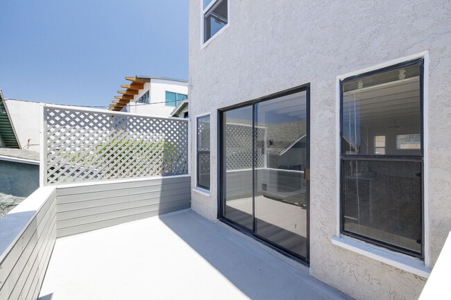 Deck off Living Room with Ocean View - 1150 Manhattan Ave