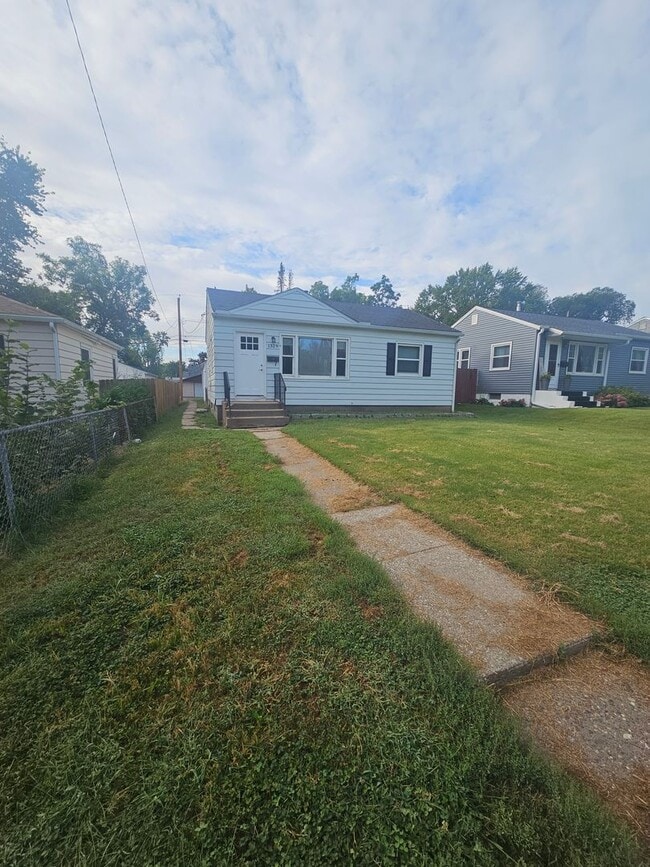 Building Photo - PICTURES COMING SOON! There is a $25 fee p...