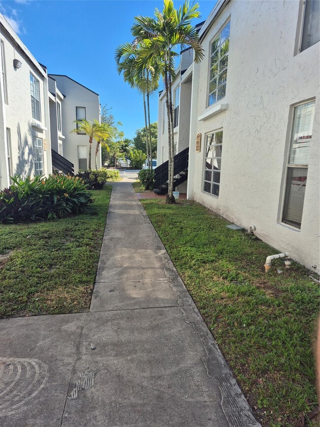 Photo - 4429 Treehouse Ln Unit 28 F