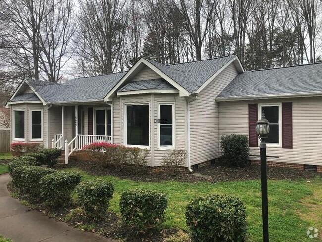 Building Photo - Completely Renovated 3 BR with Huge Yard Rental