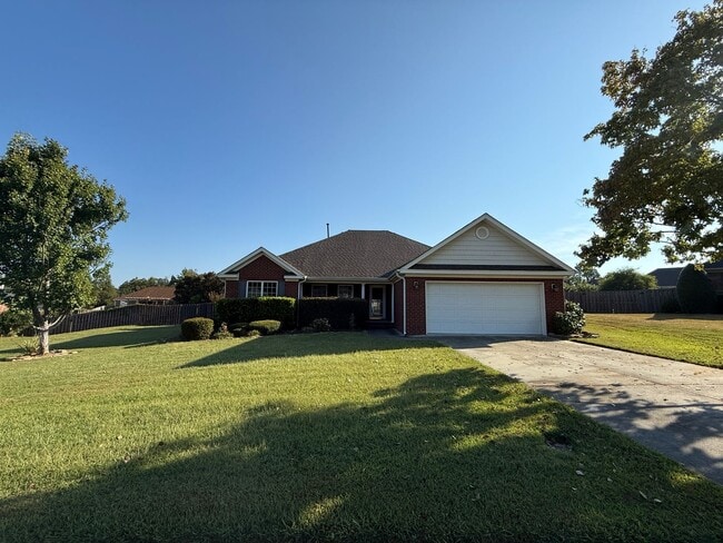 Building Photo - Spacious 3 BR/2BA Home + Formal Dining Roo...