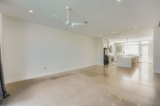 Photo - 2513 Philomena St