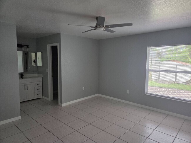 Photo - 609 Porsche Ave