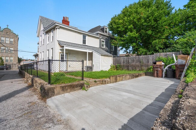 Photo - 835 Isabella St