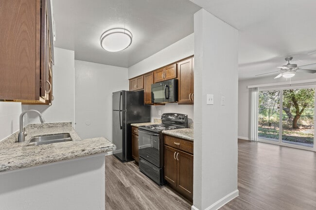 Photo - Chisolm Trace