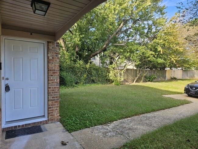 Photo - 723 Atterbury Ct