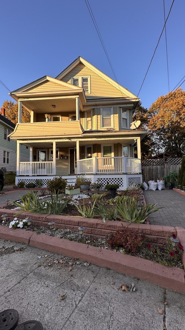 Building Photo - 14 Cooper St