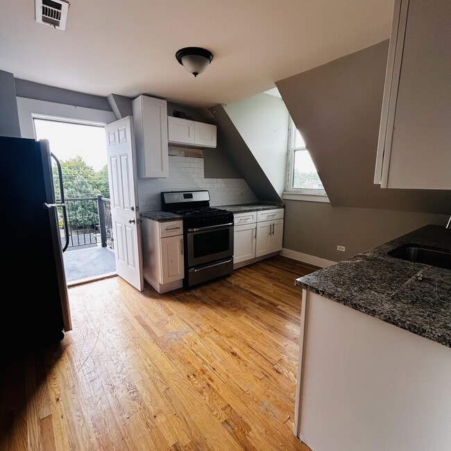 Building Photo - 3101 N Kedzie Ave Unit 3