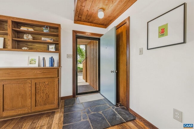 Photo - 3278 Plank Rd