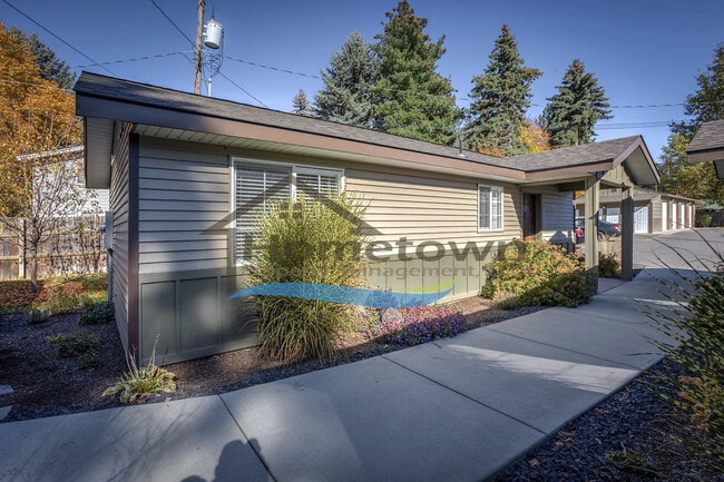 Photo - 1 Bed 1 Bath Cottage Centrally Located in CDA