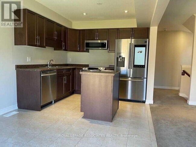 Photo - 7743 Shaw St