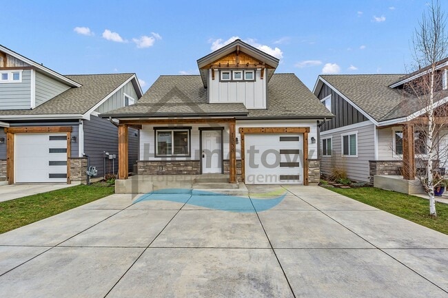 Building Photo - 2 Bedroom 2 Bath Home with Attached Garage Available in Coeur d'Alene!