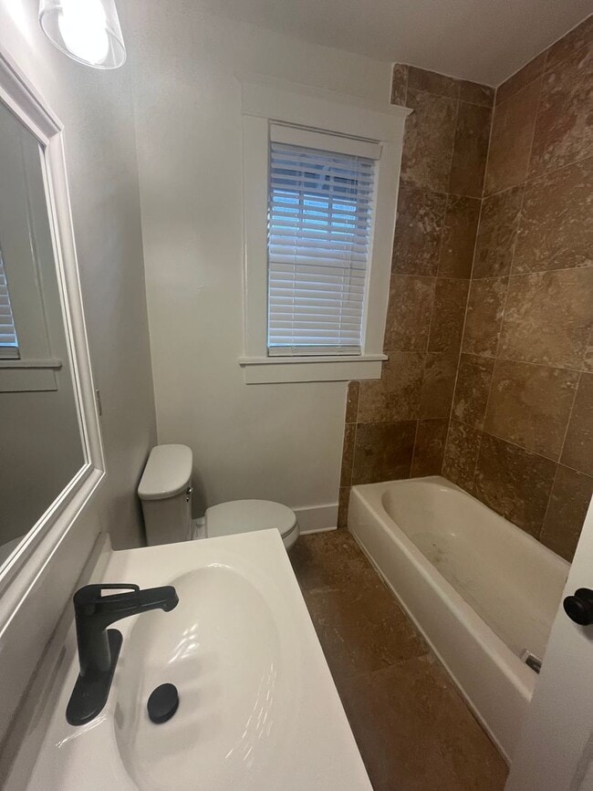 Photo - 123 Stonewall St Unit 2