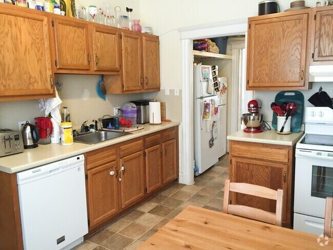 Building Photo - 223 St Paul St Unit 2 Rental