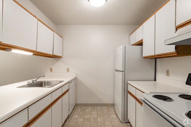 2BR, 1BA - 960SF