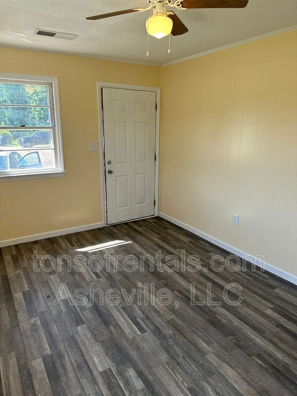 Photo - 3126 US-221 Unit Apt 8