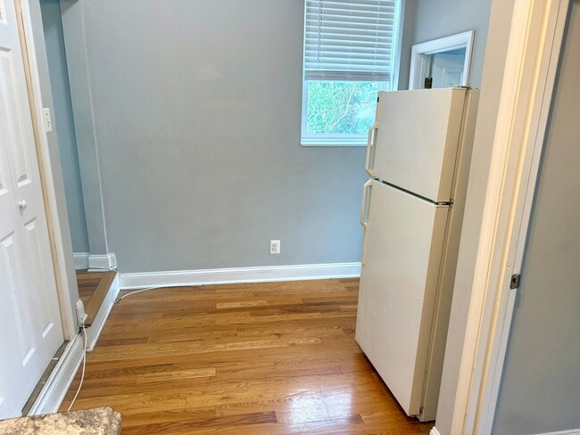 Photo - 1431 John St Unit 2R