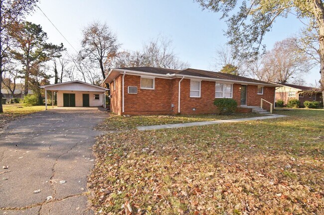 Photo - 3BR+bonus room home in North Murfreesboro, one level, Siegel Middle & High!