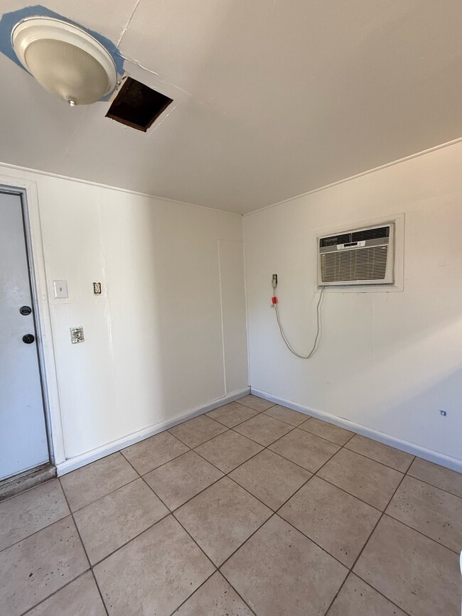 Photo - 512 Woodrow Ave