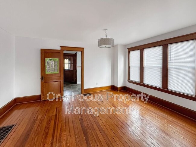 Photo - 1012 Louisa St