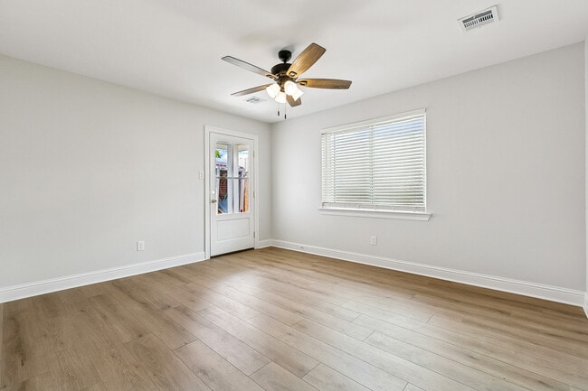 Photo - 433 Greenmount Dr