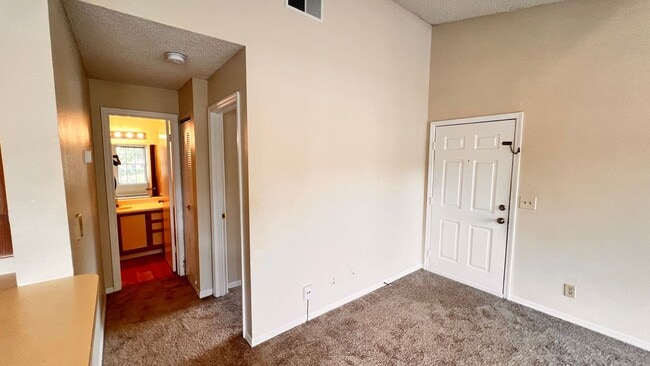 Photo - Available NOW! Charming 2 BD / 2 BA in Orl...