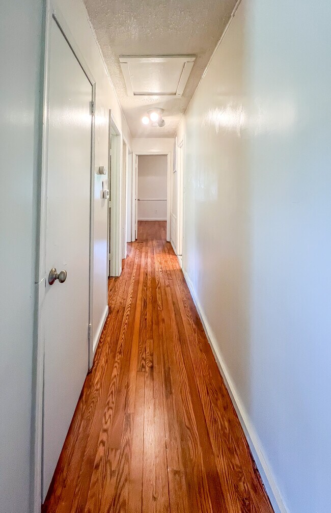 Photo - 2123 Walton St