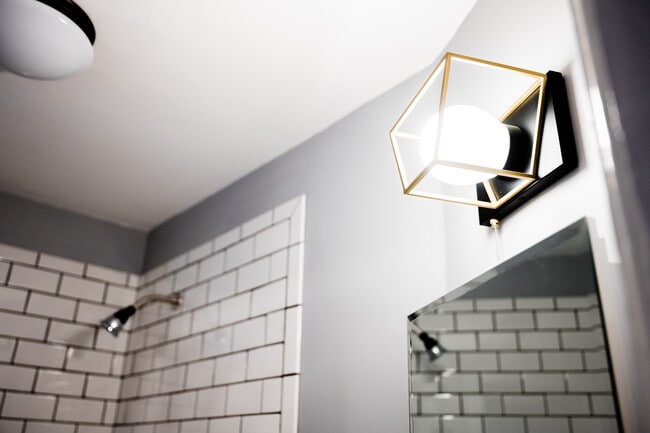 Photo - 205 Bridge St