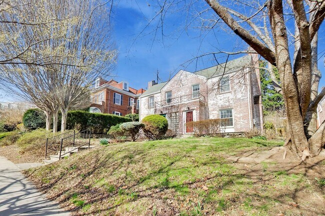 Photo - NW DC locale...3 level - 2/2.5 w/ off street parking - 16 months only