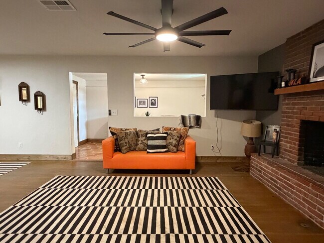 3 Bedroom 2 Bath House for Lease!!