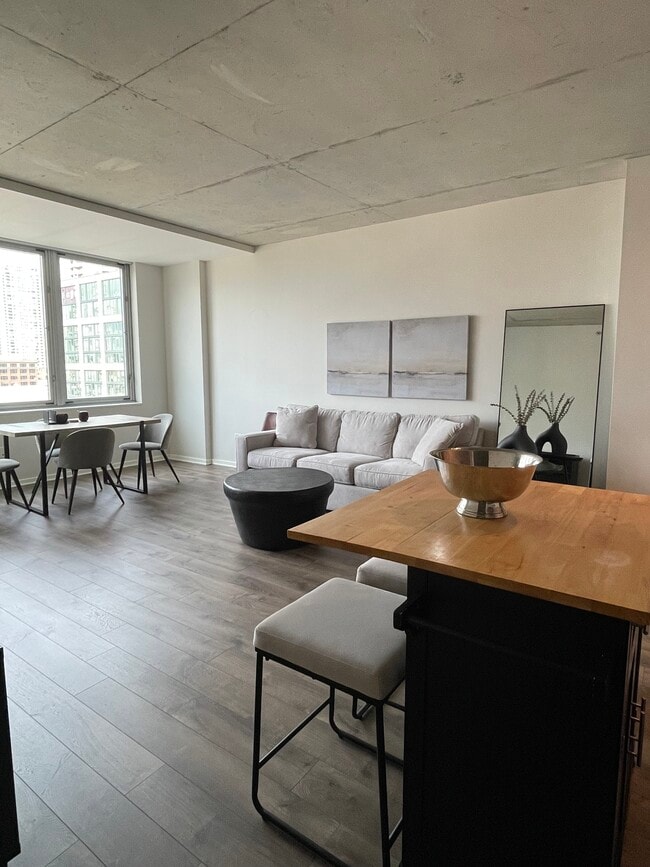 Photo - 659 W Randolph St Unit #903